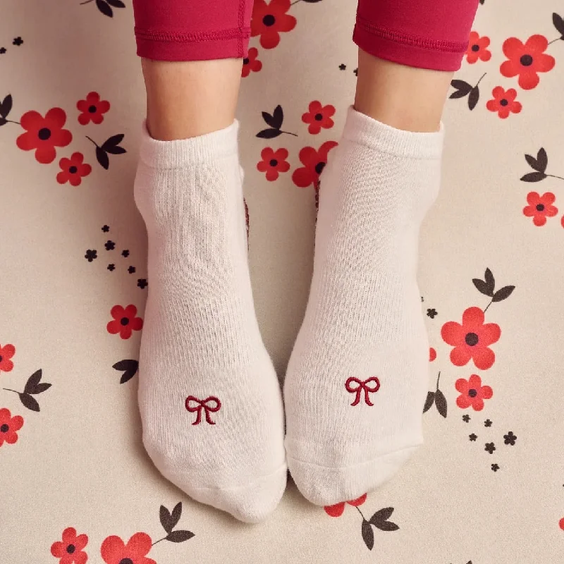 sock comfort hiking -  Classic Low Rise Grip Socks - Whimsy Bow (Barre / Pilates)